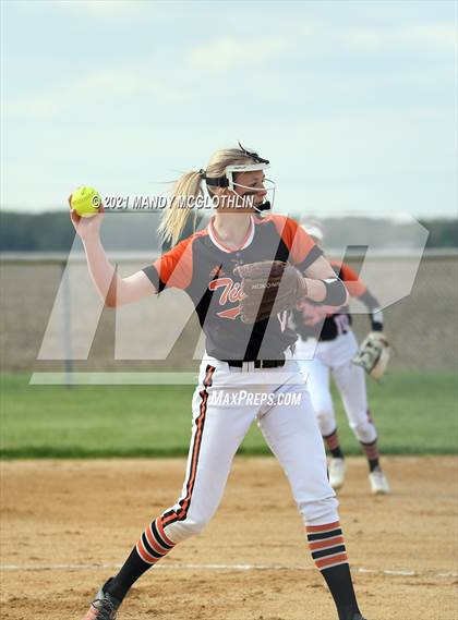 Thumbnail 3 in Illini Bluffs @ Deer Creek-Mackinaw photogallery.