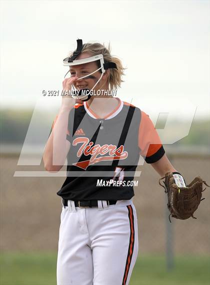 Thumbnail 3 in Illini Bluffs @ Deer Creek-Mackinaw photogallery.