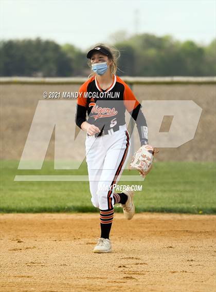 Thumbnail 2 in Illini Bluffs @ Deer Creek-Mackinaw photogallery.