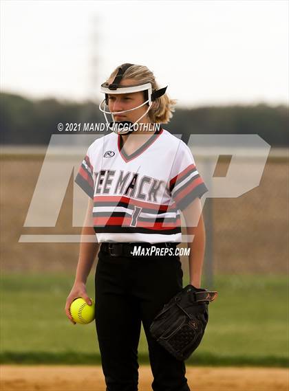 Thumbnail 1 in Illini Bluffs @ Deer Creek-Mackinaw photogallery.