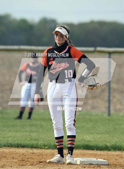 Thumbnail 1 in Illini Bluffs @ Deer Creek-Mackinaw photogallery.