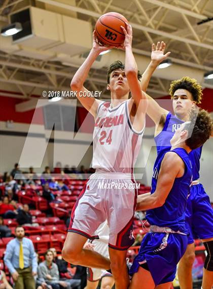 Thumbnail 3 in Lorena vs. Robinson photogallery.