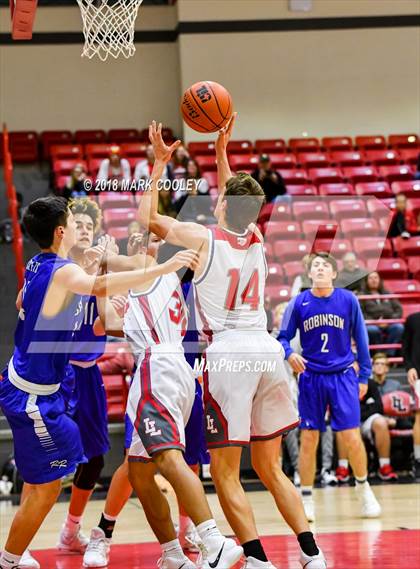 Thumbnail 3 in Lorena vs. Robinson photogallery.
