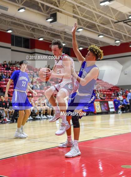 Thumbnail 3 in Lorena vs. Robinson photogallery.