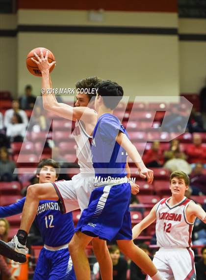 Thumbnail 1 in Lorena vs. Robinson photogallery.
