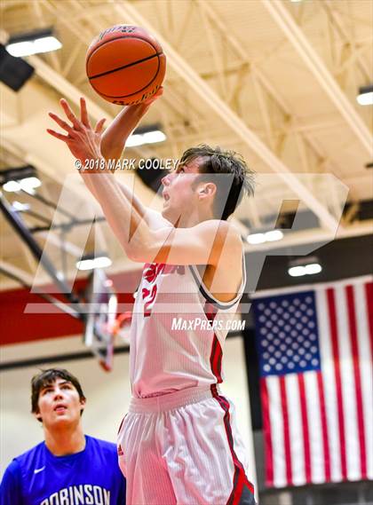 Thumbnail 3 in Lorena vs. Robinson photogallery.