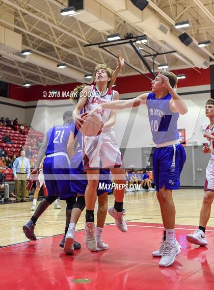 Thumbnail 3 in Lorena vs. Robinson photogallery.