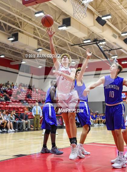 Thumbnail 1 in Lorena vs. Robinson photogallery.
