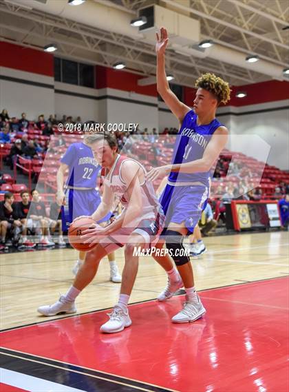 Thumbnail 1 in Lorena vs. Robinson photogallery.