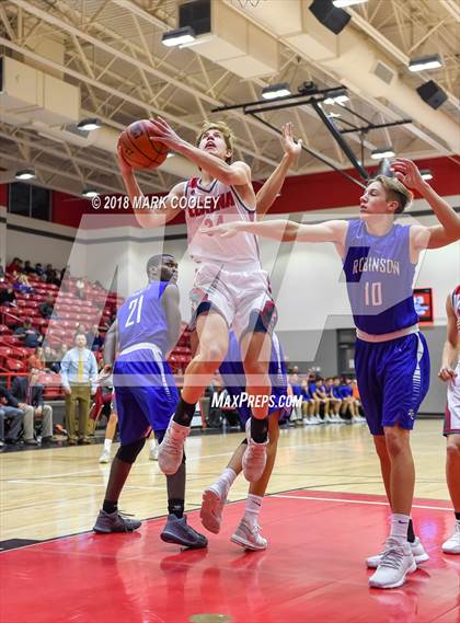 Thumbnail 2 in Lorena vs. Robinson photogallery.