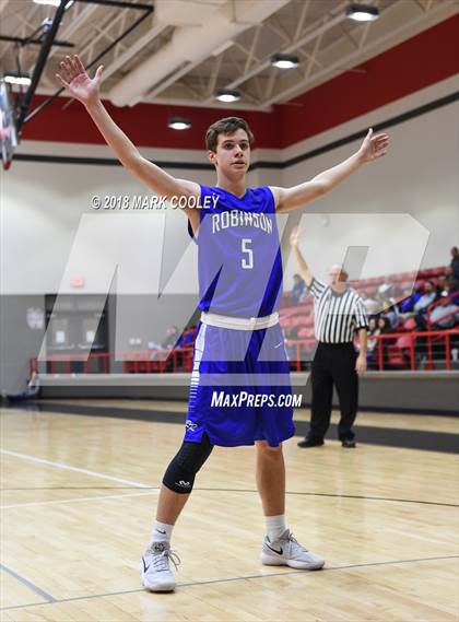 Thumbnail 1 in Lorena vs. Robinson photogallery.