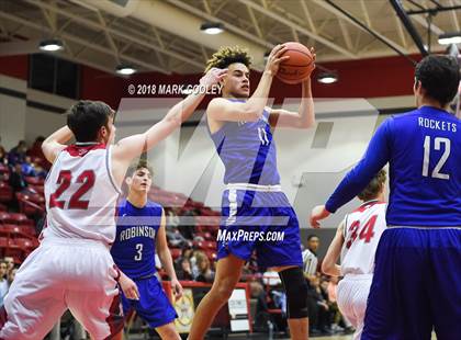 Thumbnail 2 in Lorena vs. Robinson photogallery.