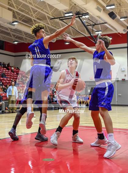 Thumbnail 3 in Lorena vs. Robinson photogallery.