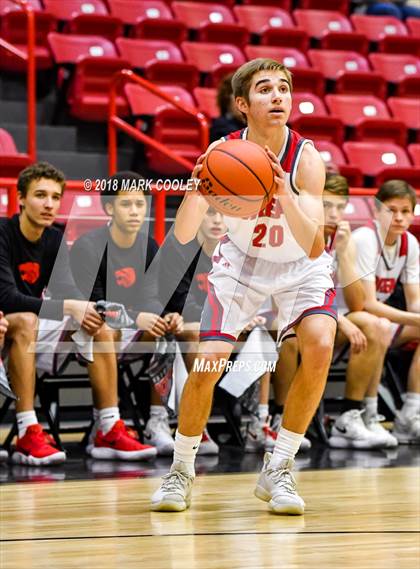 Thumbnail 1 in Lorena vs. Robinson photogallery.