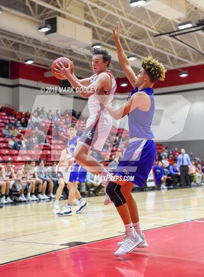 Thumbnail 1 in Lorena vs. Robinson photogallery.