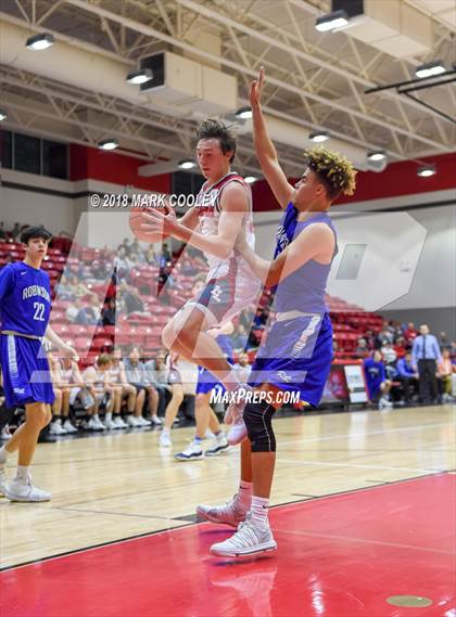 Thumbnail 2 in Lorena vs. Robinson photogallery.