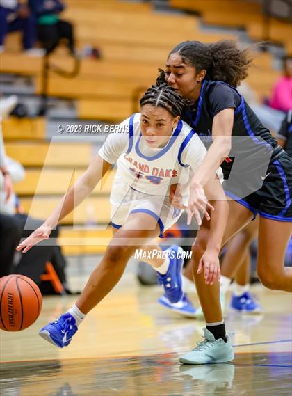 Thumbnail 3 in Grand Oaks vs Oak Ridge photogallery.