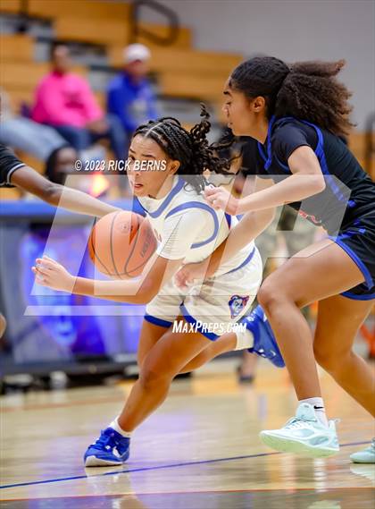 Thumbnail 3 in Grand Oaks vs Oak Ridge photogallery.