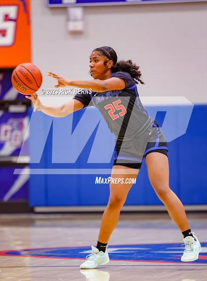 Thumbnail 3 in Grand Oaks vs Oak Ridge photogallery.