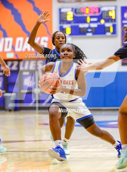 Thumbnail 3 in Grand Oaks vs Oak Ridge photogallery.