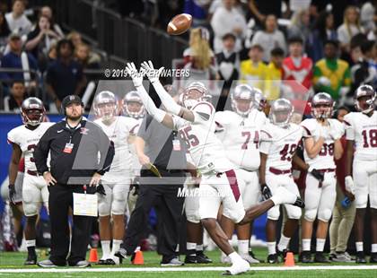 Thumbnail 2 in Acadiana vs. Destrehan (LHSAA Class 5A State Final) photogallery.