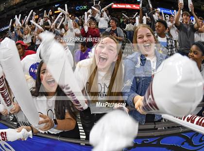 Thumbnail 3 in Acadiana vs. Destrehan (LHSAA Class 5A State Final) photogallery.