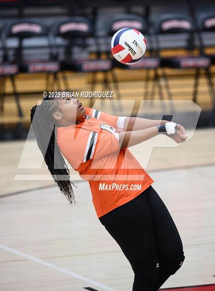 Thumbnail 3 in Westside vs. Hall (AAA 4A East Regional Round 1) photogallery.