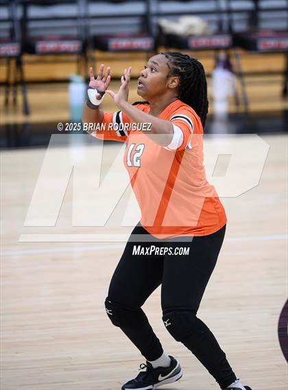Thumbnail 1 in Westside vs. Hall (AAA 4A East Regional Round 1) photogallery.
