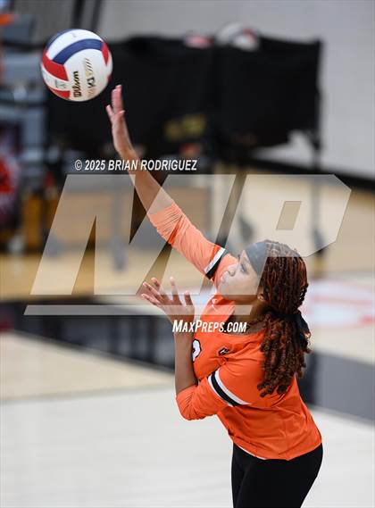 Thumbnail 2 in Westside vs. Hall (AAA 4A East Regional Round 1) photogallery.