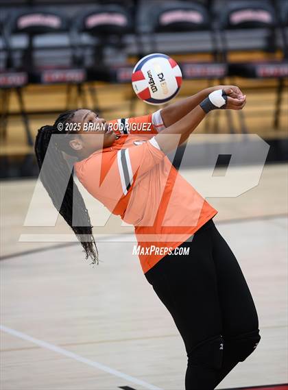 Thumbnail 1 in Westside vs. Hall (AAA 4A East Regional Round 1) photogallery.