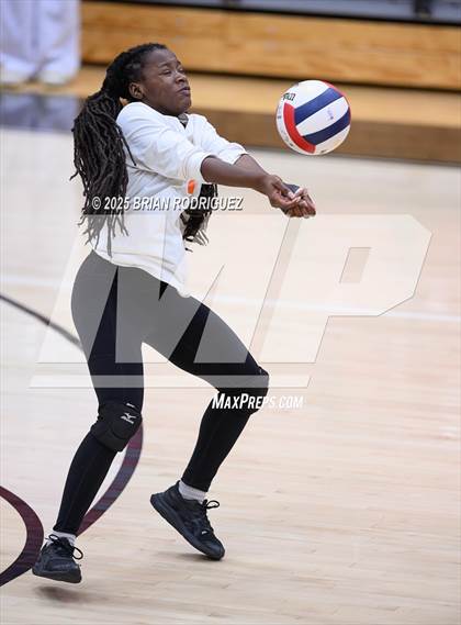 Thumbnail 2 in Westside vs. Hall (AAA 4A East Regional Round 1) photogallery.