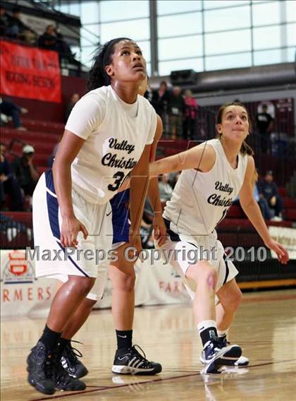 Thumbnail 3 in St. Ignatius vs. Valley Christian (CIF CCS D3 Final) photogallery.