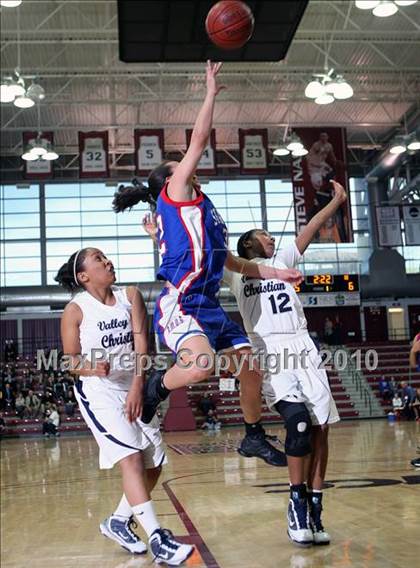 Thumbnail 3 in St. Ignatius vs. Valley Christian (CIF CCS D3 Final) photogallery.
