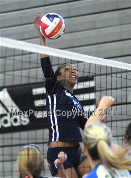 Thumbnail 2 in Marymount vs. Green Valley (Durango Fall Classic) photogallery.