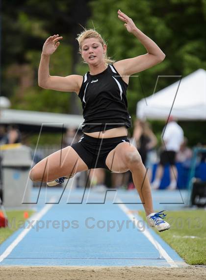 Thumbnail 3 in UHSAA 4A Track and Field Championships photogallery.