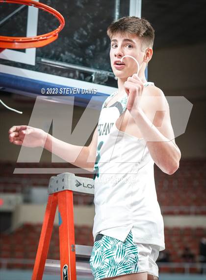 Thumbnail 3 in Brophy College Prep @ Highland (AIA 6A Final Awards) photogallery.