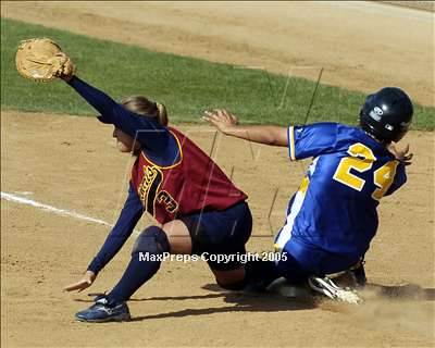 Thumbnail 2 in Cantwell-Sacred Heart vs. Valley Christ. Acad. (D7 Sec. Final) photogallery.