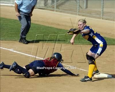 Thumbnail 3 in Cantwell-Sacred Heart vs. Valley Christ. Acad. (D7 Sec. Final) photogallery.