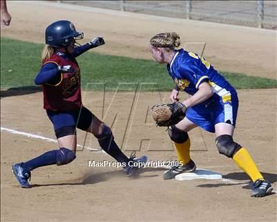 Thumbnail 3 in Cantwell-Sacred Heart vs. Valley Christ. Acad. (D7 Sec. Final) photogallery.