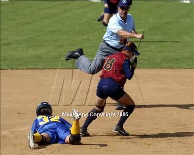 Thumbnail 2 in Cantwell-Sacred Heart vs. Valley Christ. Acad. (D7 Sec. Final) photogallery.