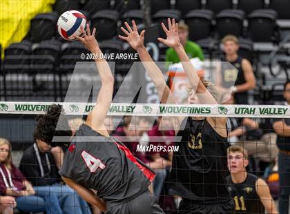 Thumbnail 2 in Bountiful vs. Maple Mountain (UHSAA 5A Semifinal) photogallery.