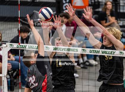 Thumbnail 2 in Bountiful vs. Maple Mountain (UHSAA 5A Semifinal) photogallery.