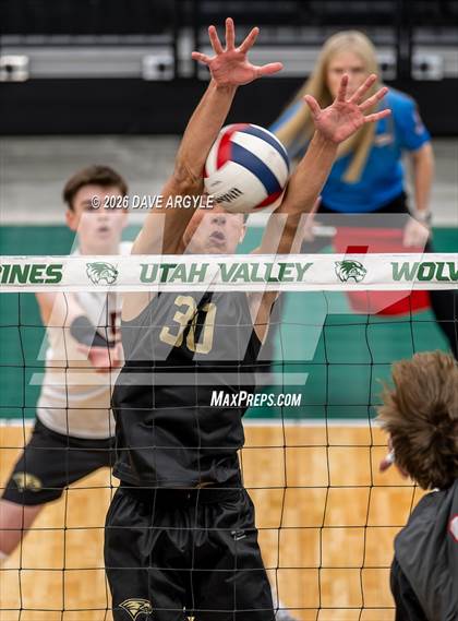 Thumbnail 2 in Bountiful vs. Maple Mountain (UHSAA 5A Semifinal) photogallery.