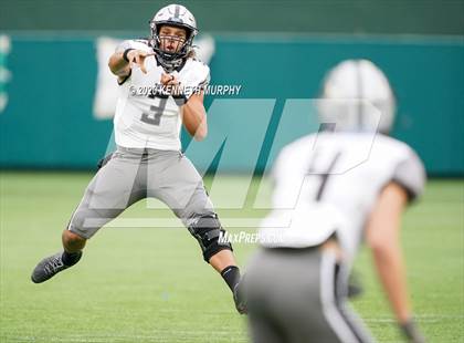 Thumbnail 3 in Guyer vs Arlington (UIL 6A Division 2 Area) photogallery.