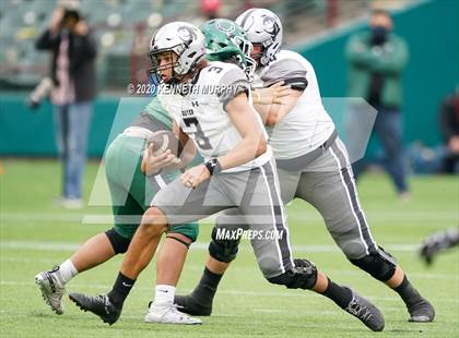 Thumbnail 2 in Guyer vs Arlington (UIL 6A Division 2 Area) photogallery.