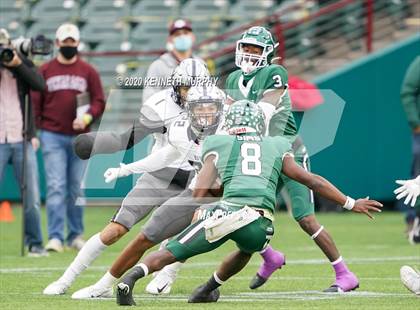 Thumbnail 3 in Guyer vs Arlington (UIL 6A Division 2 Area) photogallery.