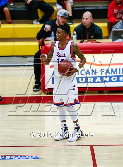 Thumbnail 3 in Simeon vs Rainier Beach (Hoophall West Invitational) photogallery.