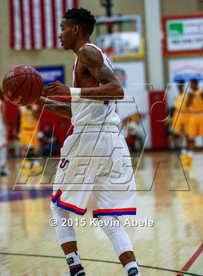 Thumbnail 3 in Simeon vs Rainier Beach (Hoophall West Invitational) photogallery.