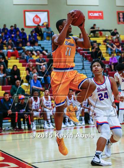 Thumbnail 1 in Simeon vs Rainier Beach (Hoophall West Invitational) photogallery.