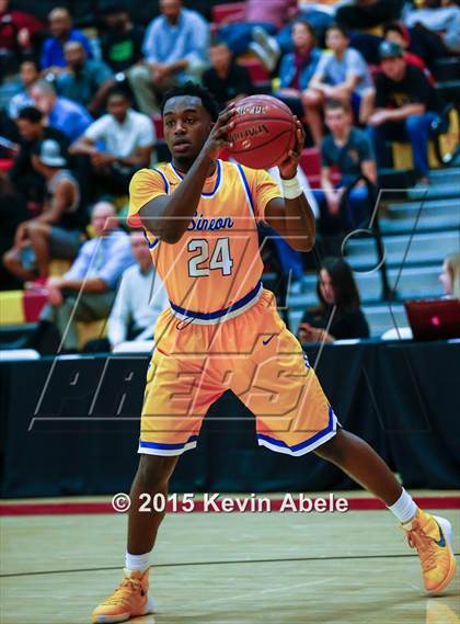 Thumbnail 2 in Simeon vs Rainier Beach (Hoophall West Invitational) photogallery.